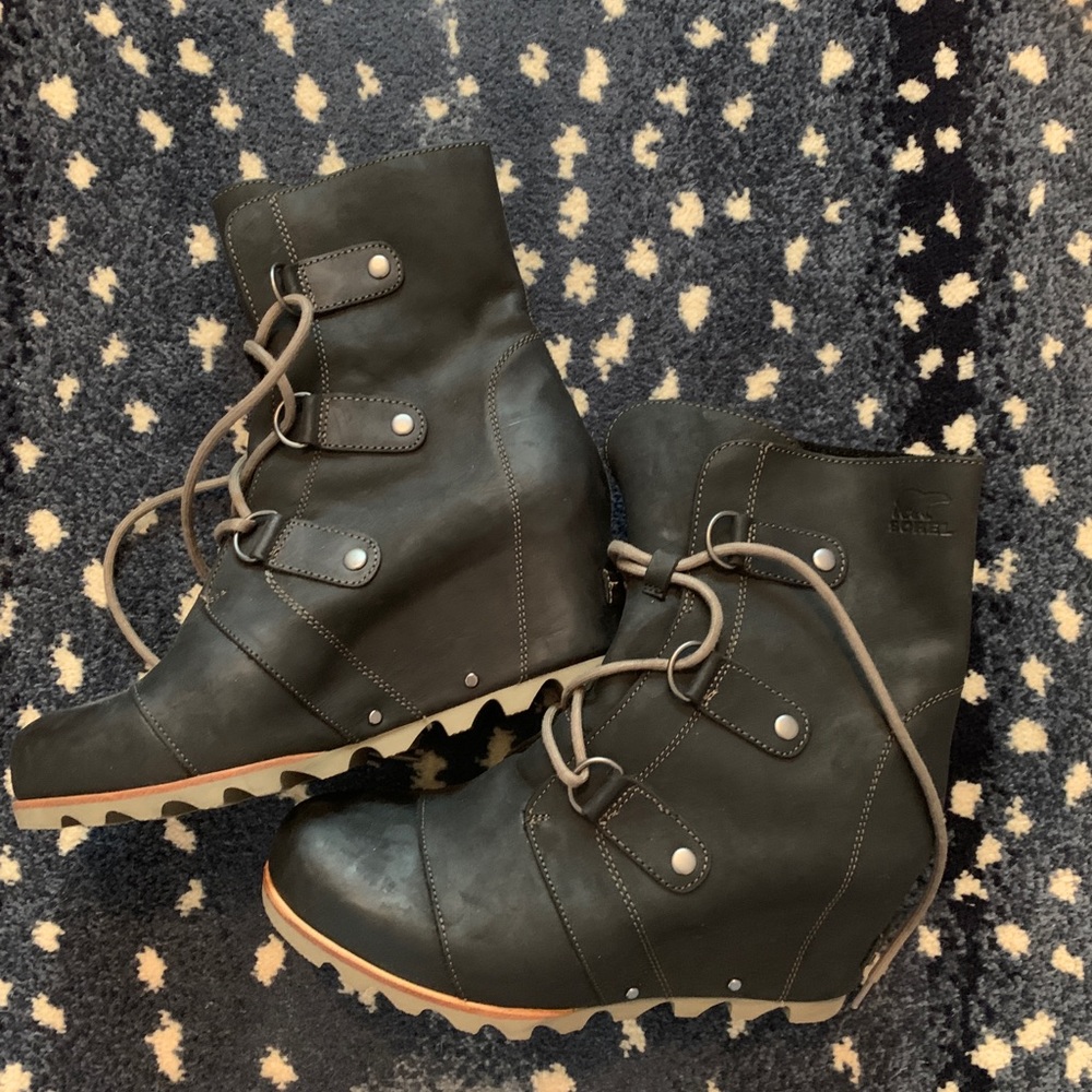 Sorel Joan of Arctic wedge snow boot